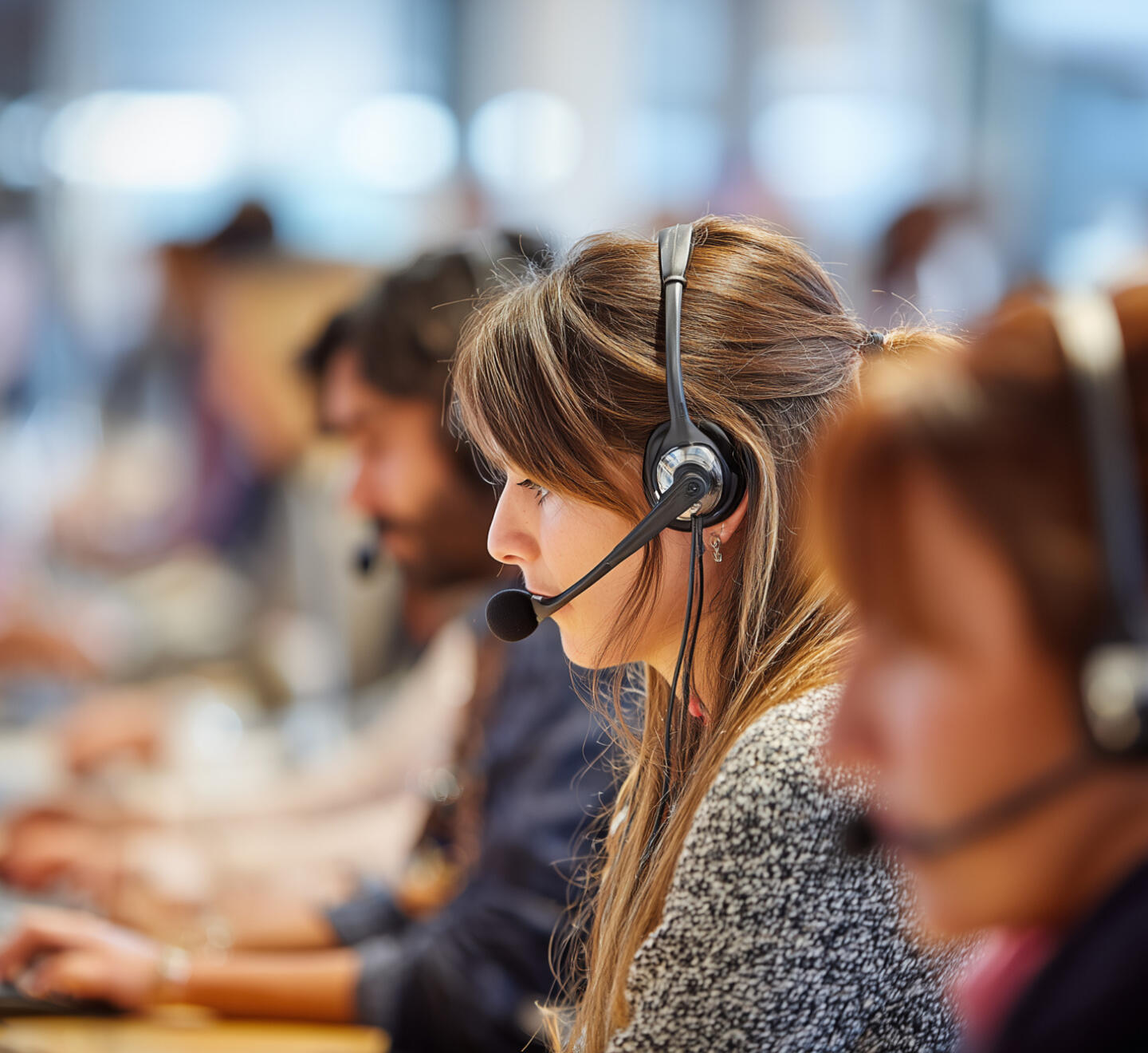 Contact centre agents providing live call answering support